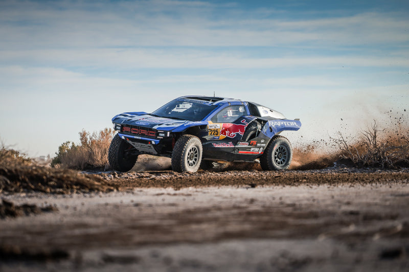 Collino junto a Ford Racing y M-Sport Rally Raid Team en el vivac del Desafío Ruta 40, acompañando la participación de la Ford Raptor T1+ en el World Rally-Raid Championship.