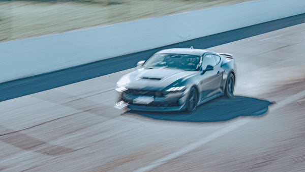 Leo Collino puso a prueba el ADN Ford Racing en Rafaela: Mustang Dark Horse vs Mustang GT