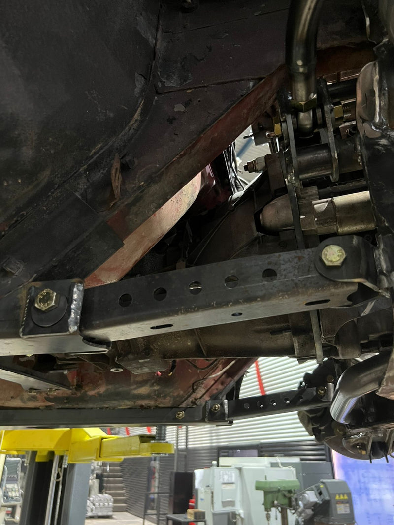 REFUERZO INFERIOR FORD TAUNUS - foto 1