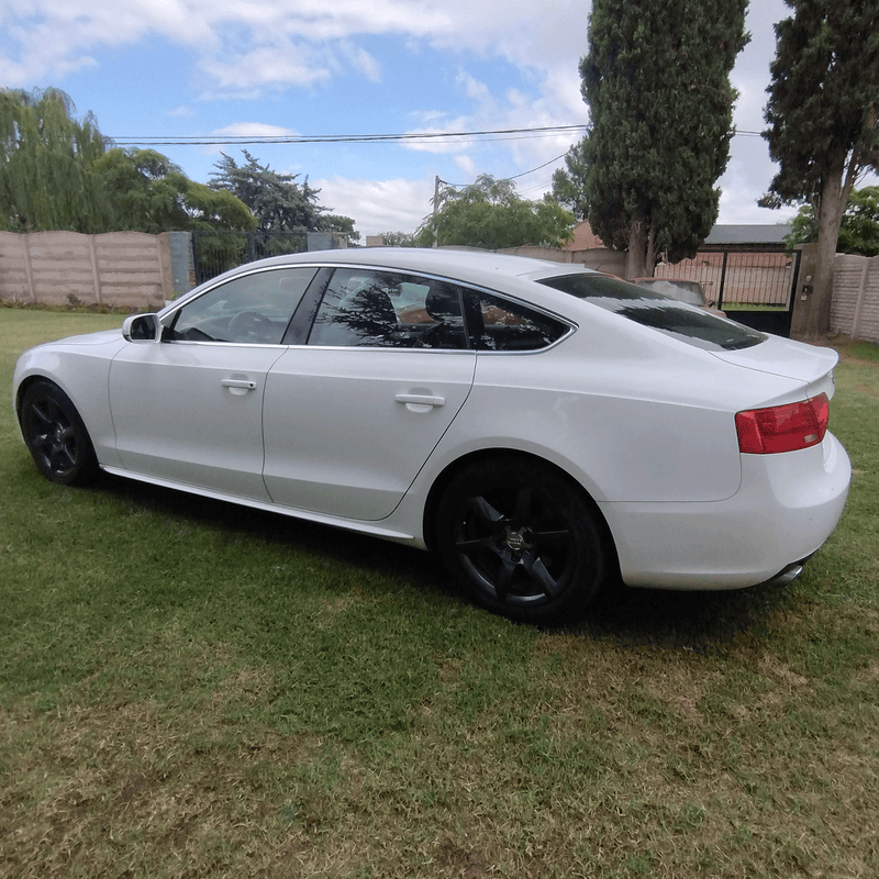 PARRILLAS SUPERIORES AUDI - VENTO ROTULADAS - foto 2