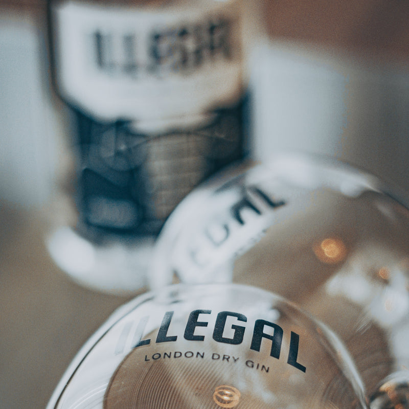 ILLEGAL LONDON DRY GIN X 750 ML + 2 COPAS - foto 4